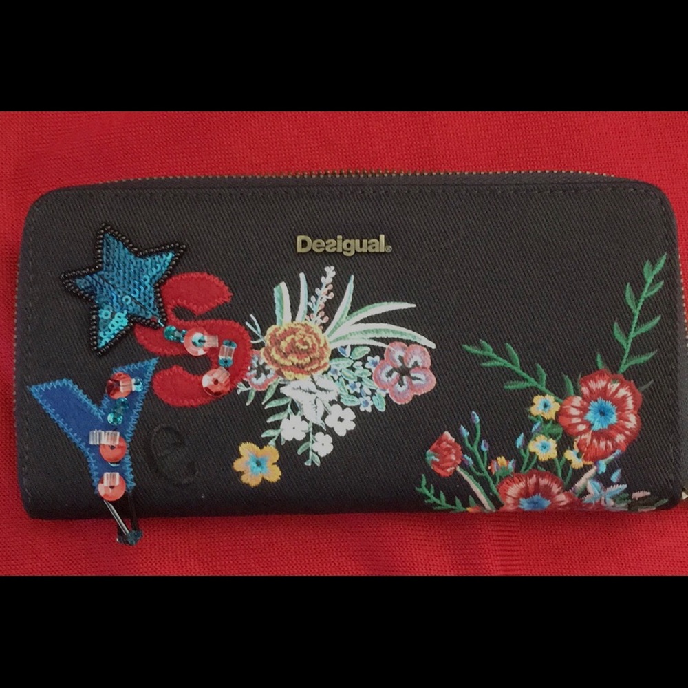 Desigual zipper around long wallet NWT